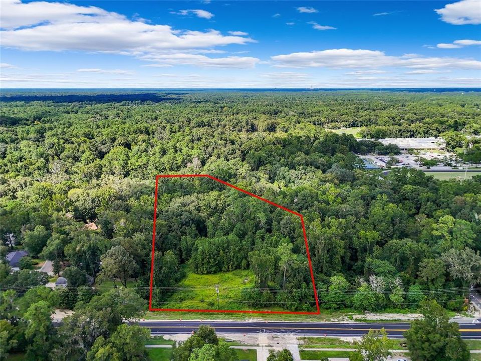 На продажу: $595,000 (2.95 acres)