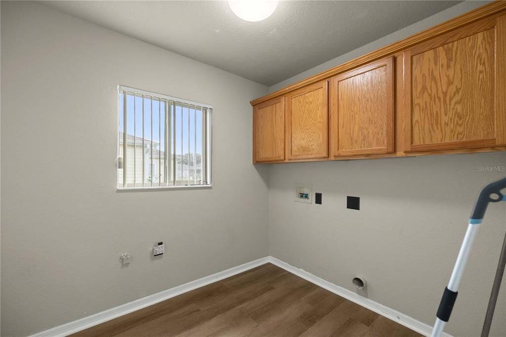 For Sale: $289,900 (2 beds, 2 baths, 1926 Square Feet)