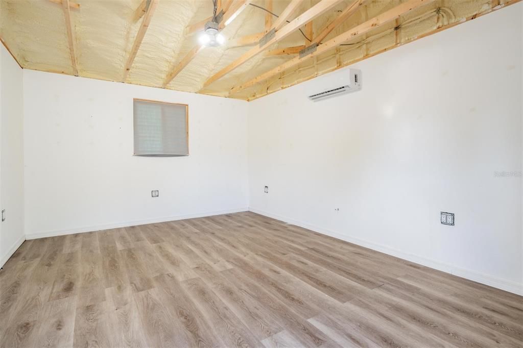 Activo con contrato: $499,000 (3 camas, 2 baños, 1866 Pies cuadrados)