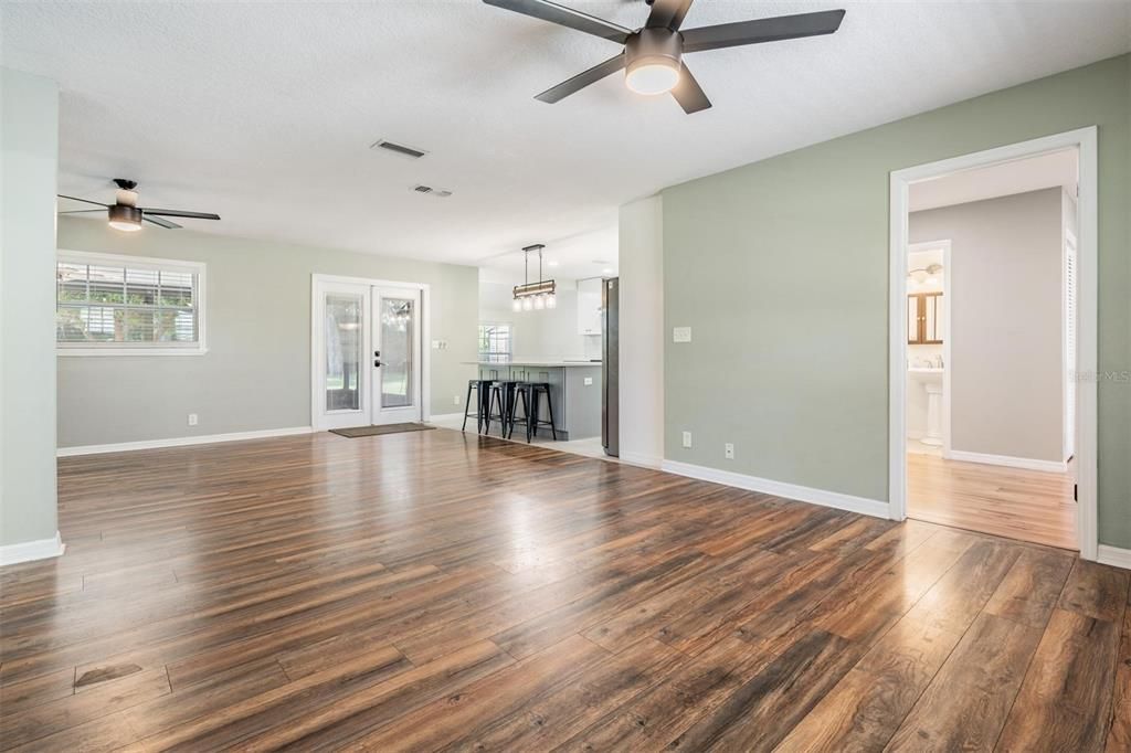 Active With Contract: $499,000 (3 beds, 2 baths, 1866 Square Feet)