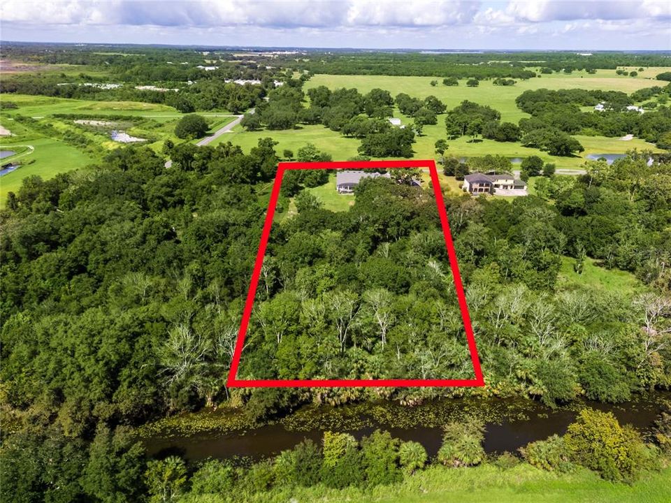 Activo con contrato: $999,000 (5 camas, 5 baños, 5018 Pies cuadrados)