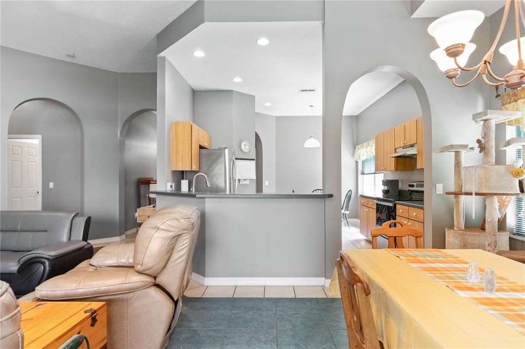 For Sale: $329,900 (2 beds, 2 baths, 1772 Square Feet)