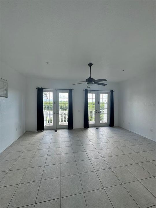 Active With Contract: $2,900 (3 beds, 3 baths, 2100 Square Feet)