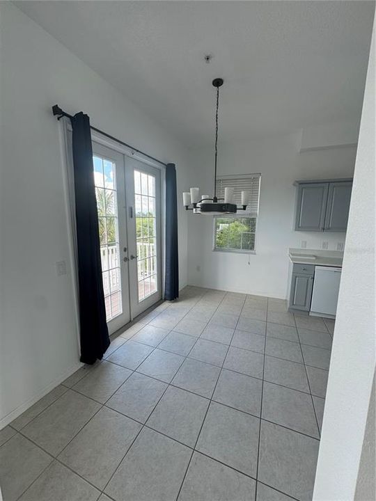 Active With Contract: $2,900 (3 beds, 3 baths, 2100 Square Feet)