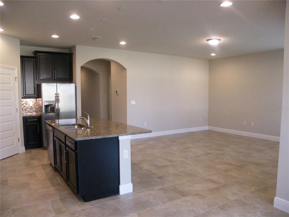 For Rent: $3,400 (4 beds, 3 baths, 2117 Square Feet)