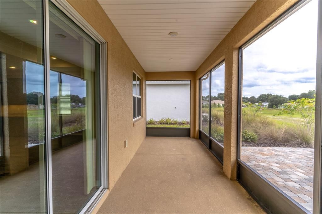 Screened & covered lanai.