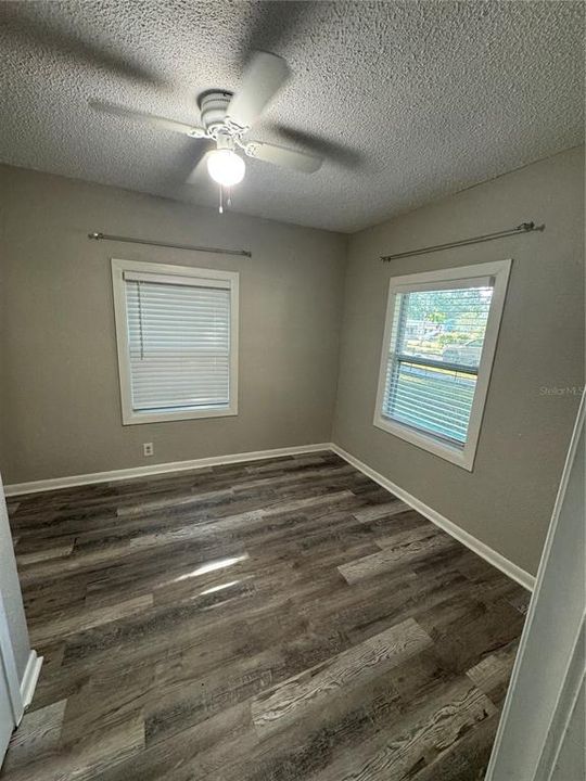 Active With Contract: $1,700 (3 beds, 1 baths, 1100 Square Feet)