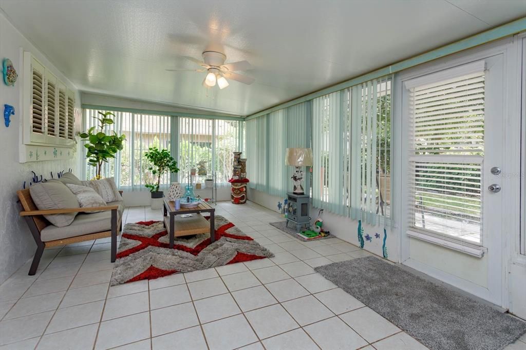 For Sale: $318,000 (2 beds, 2 baths, 1291 Square Feet)