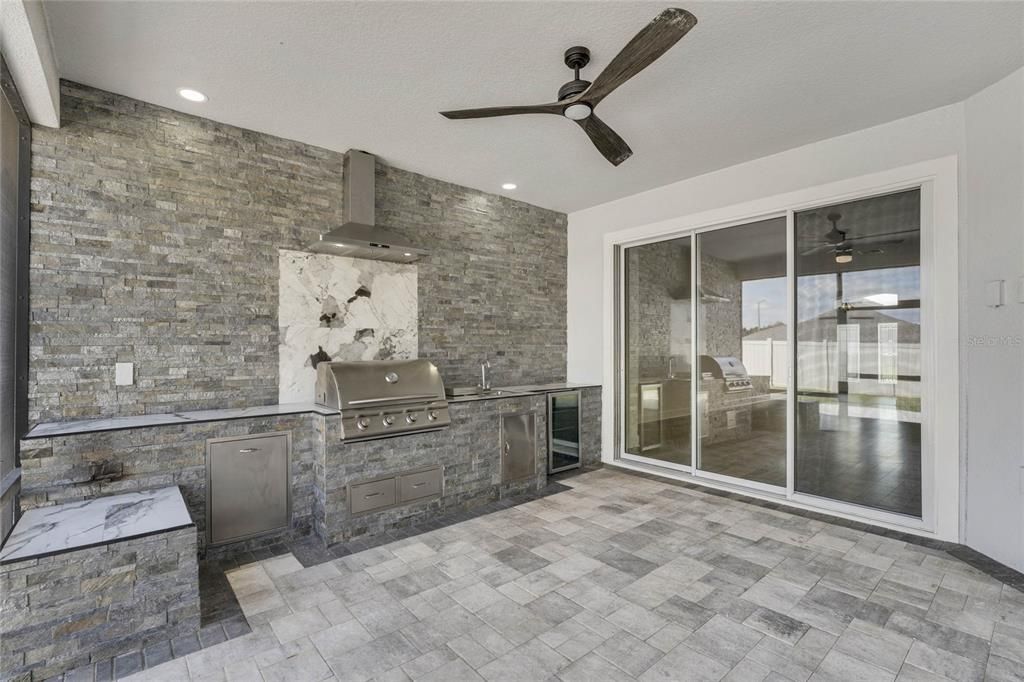 Outdoor Kitchen & Screened Patio