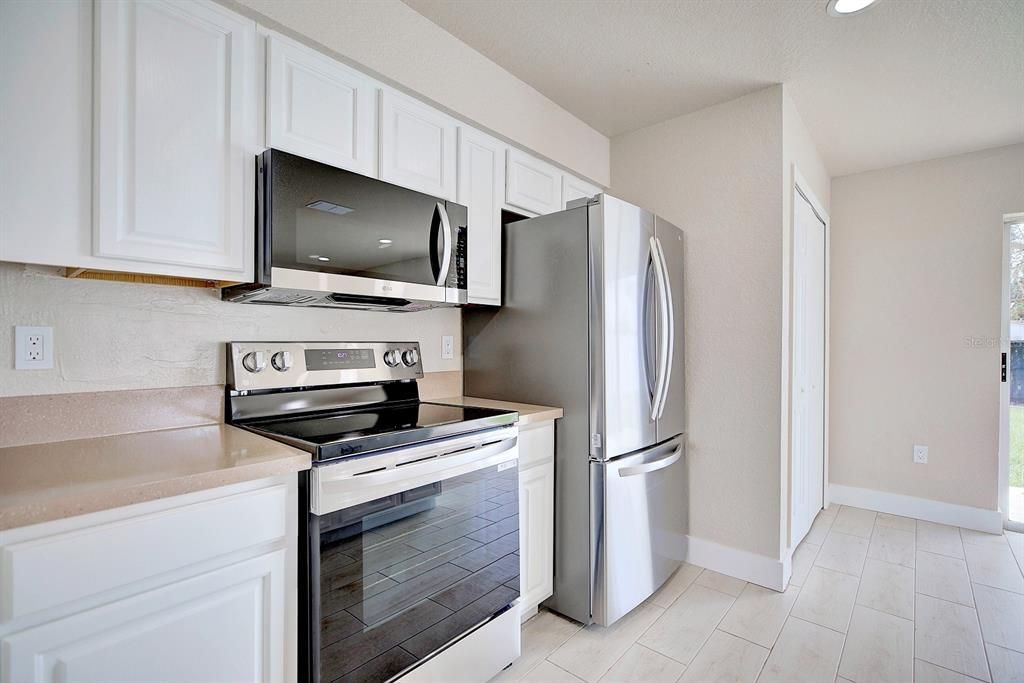 For Sale: $258,300 (3 beds, 2 baths, 1371 Square Feet)