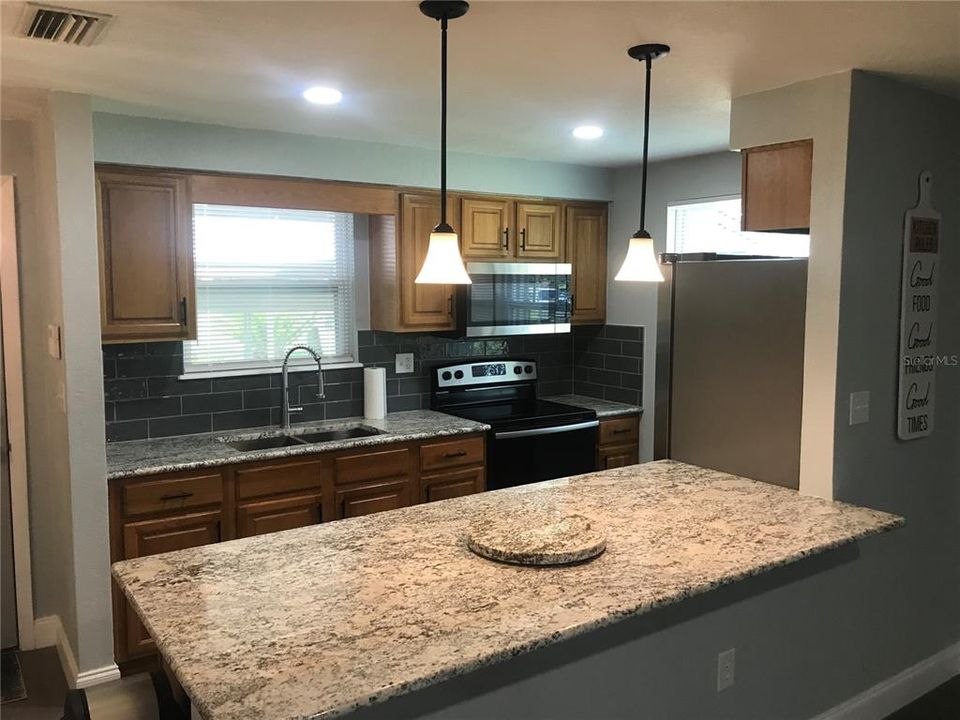 Active With Contract: $289,000 (3 beds, 2 baths, 1236 Square Feet)