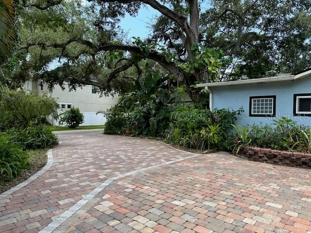 For Rent: $4,950 (4 beds, 3 baths, 2269 Square Feet)