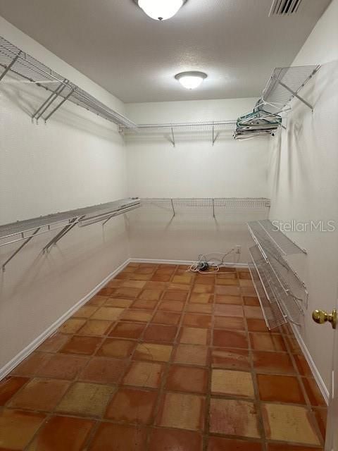 En Renta: $4,950 (4 camas, 3 baños, 2269 Pies cuadrados)