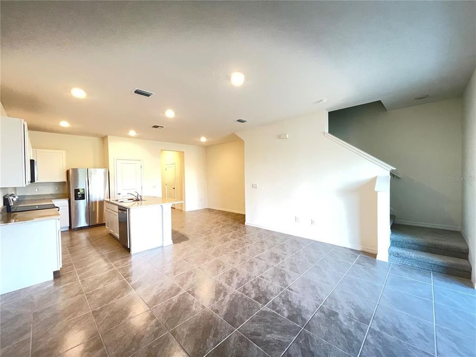 For Rent: $2,100 (3 beds, 2 baths, 1673 Square Feet)