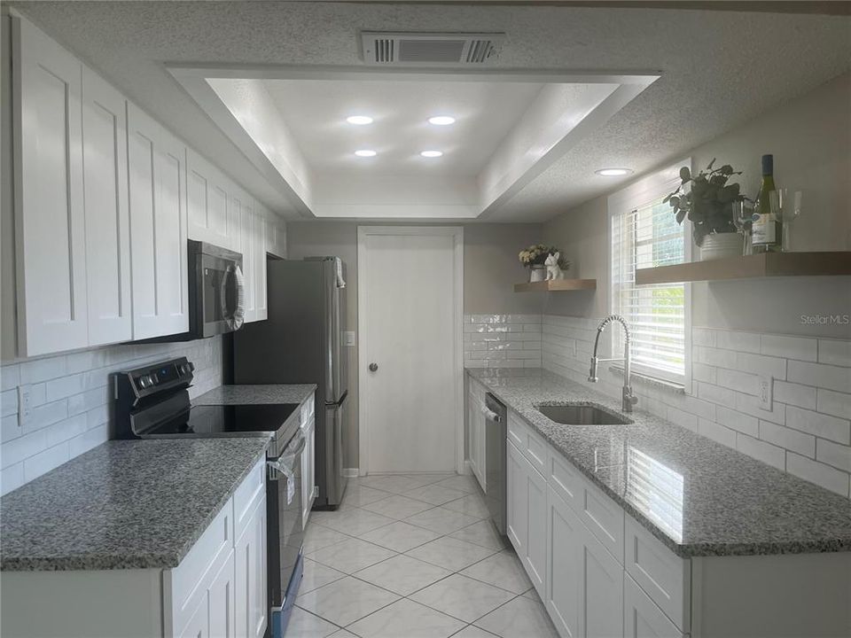 For Sale: $269,900 (2 beds, 2 baths, 975 Square Feet)