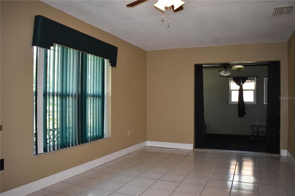 For Rent: $2,200 (3 beds, 2 baths, 1541 Square Feet)