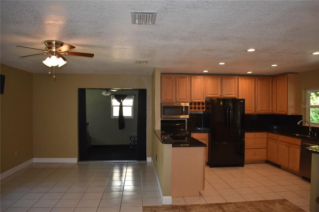 For Rent: $2,200 (3 beds, 2 baths, 1541 Square Feet)