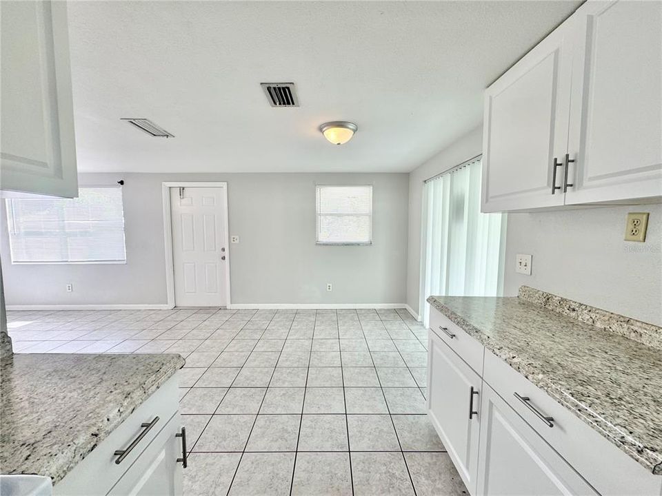 For Rent: $1,650 (3 beds, 2 baths, 1224 Square Feet)