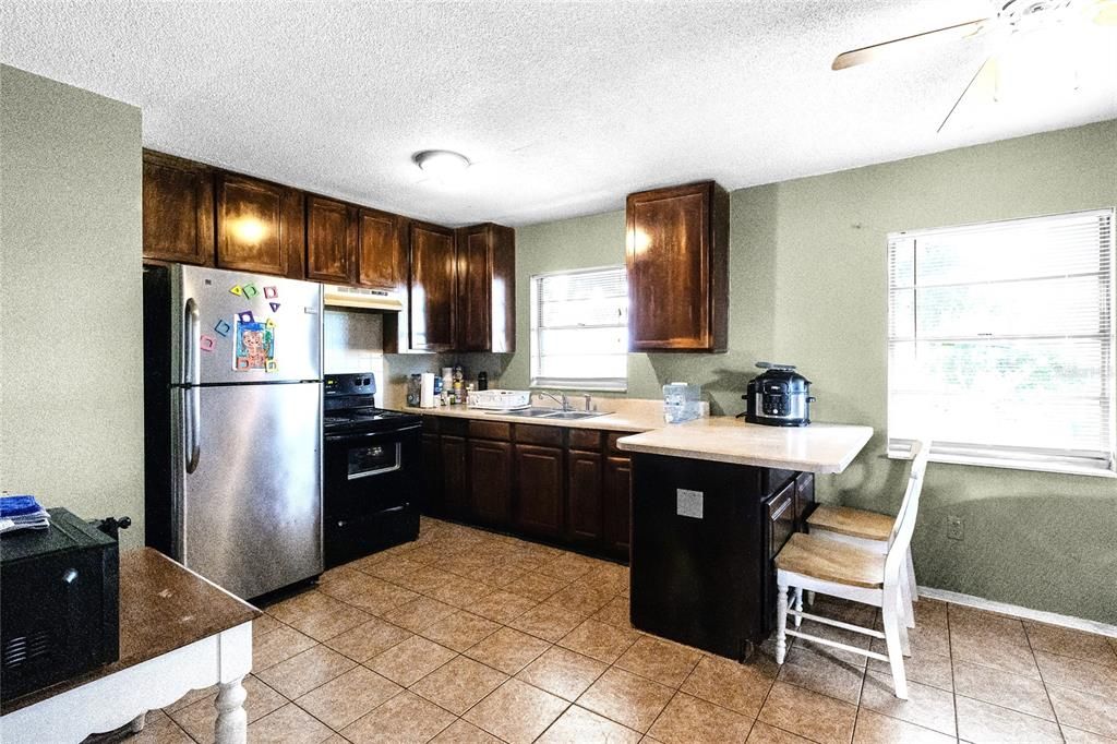 For Sale: $249,000 (3 beds, 1 baths, 988 Square Feet)