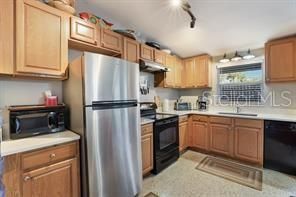 For Rent: $2,350 (2 beds, 1 baths, 1022 Square Feet)