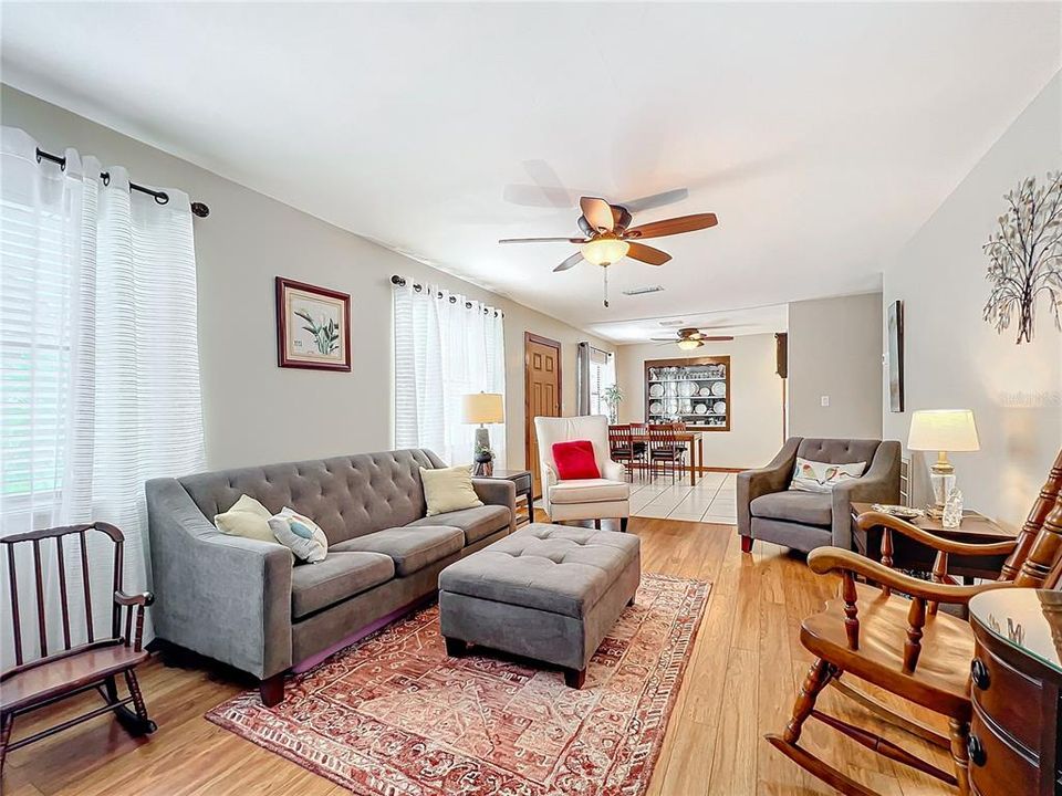 For Sale: $369,000 (2 beds, 2 baths, 1177 Square Feet)