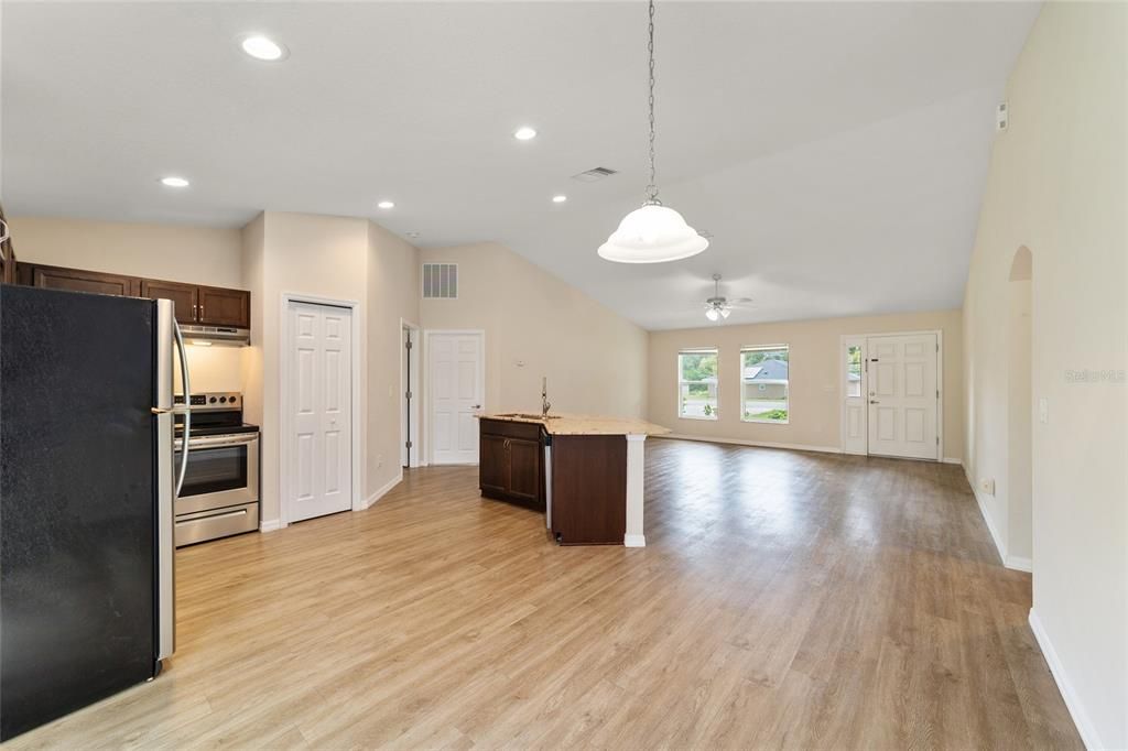 Active With Contract: $244,900 (3 beds, 2 baths, 1340 Square Feet)