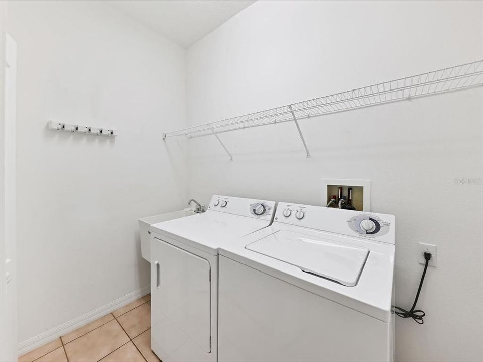 For Sale: $389,000 (2 beds, 2 baths, 1861 Square Feet)