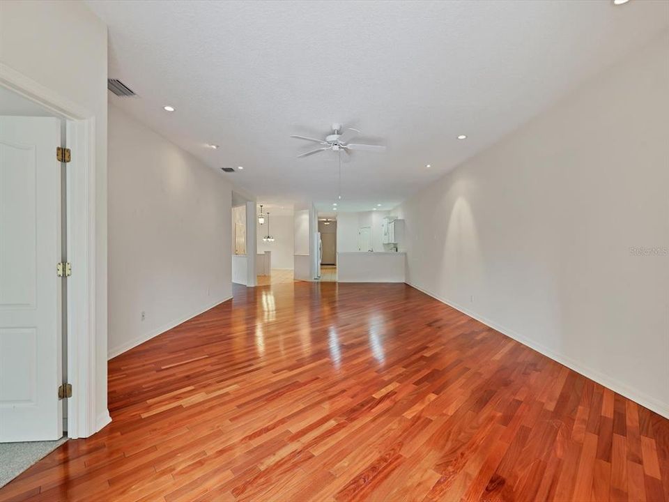 For Sale: $399,000 (2 beds, 2 baths, 1861 Square Feet)