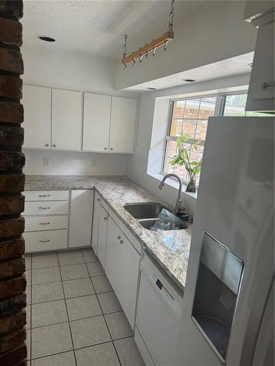 En Venta: $425,000 (3 camas, 2 baños, 2457 Pies cuadrados)