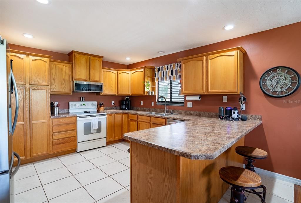 For Sale: $350,000 (3 beds, 2 baths, 1530 Square Feet)