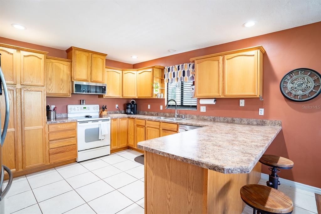 For Sale: $350,000 (3 beds, 2 baths, 1530 Square Feet)