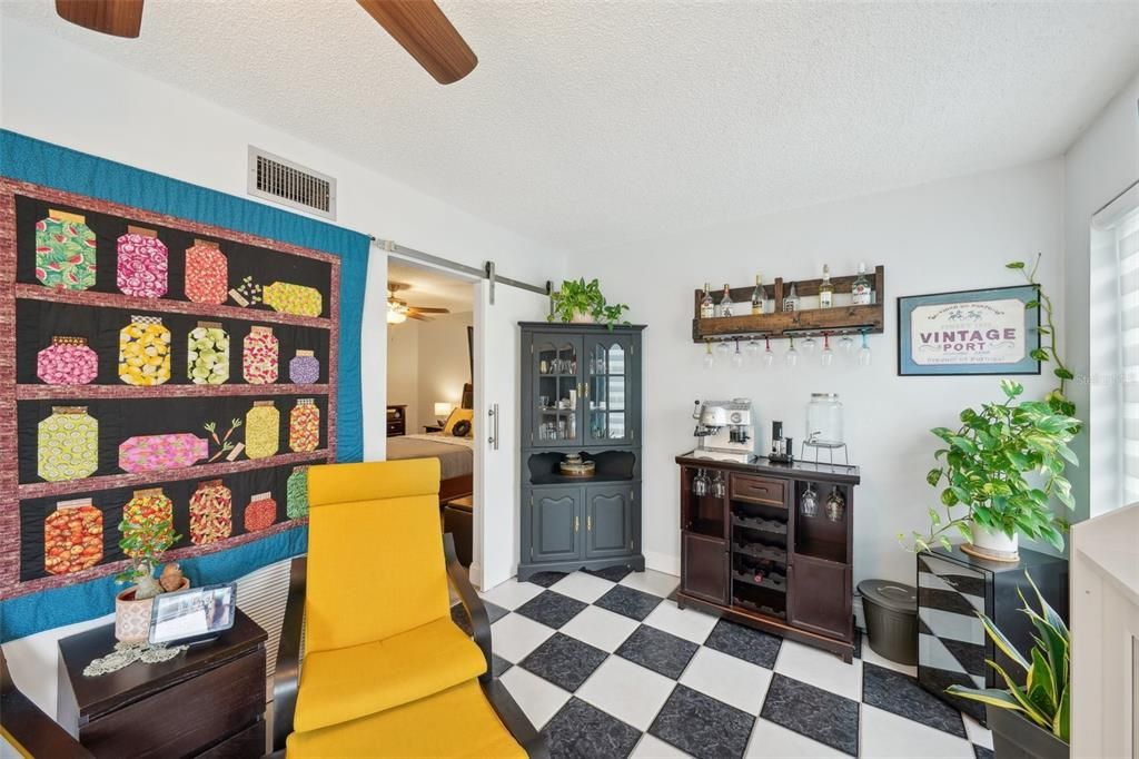 For Sale: $224,900 (2 beds, 2 baths, 1100 Square Feet)