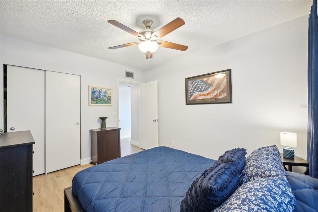 For Sale: $224,900 (2 beds, 2 baths, 1100 Square Feet)