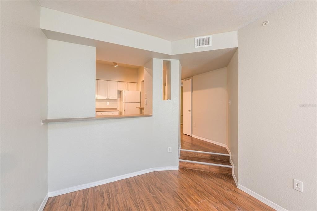 For Rent: $1,750 (1 beds, 1 baths, 721 Square Feet)