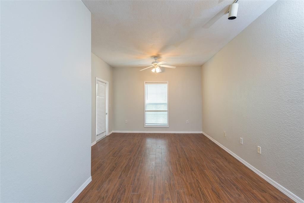 For Rent: $1,750 (1 beds, 1 baths, 721 Square Feet)