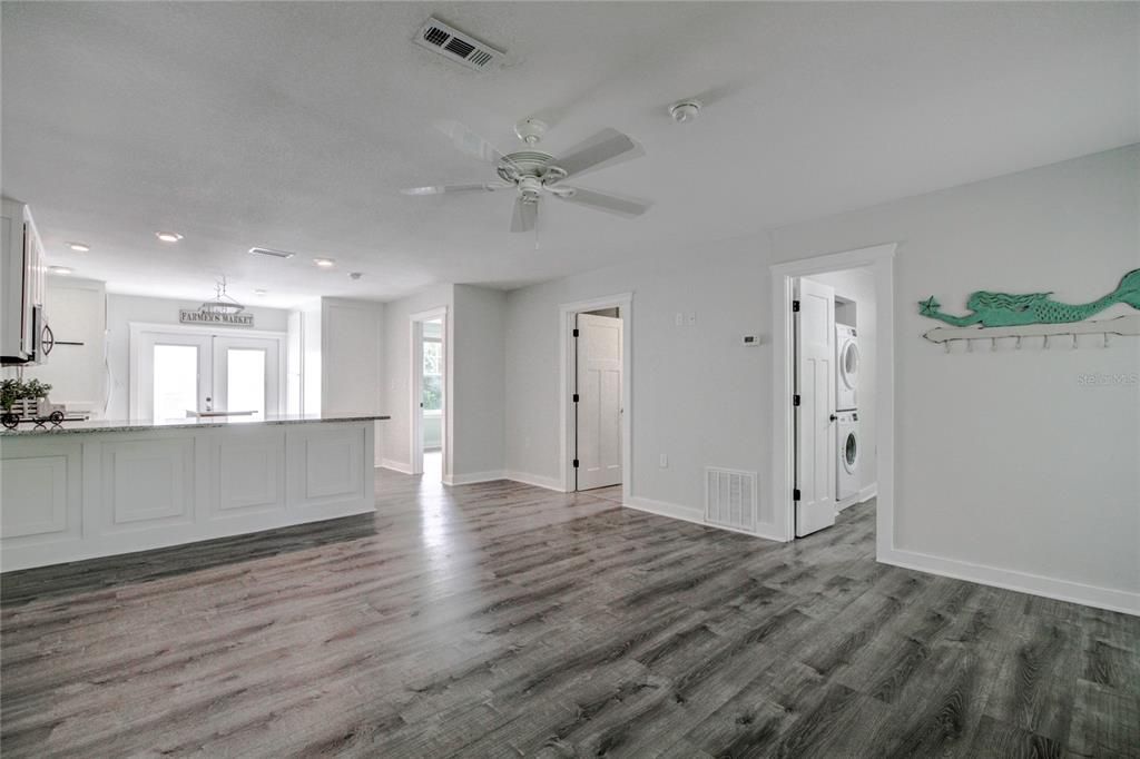 For Sale: $294,000 (2 beds, 1 baths, 768 Square Feet)