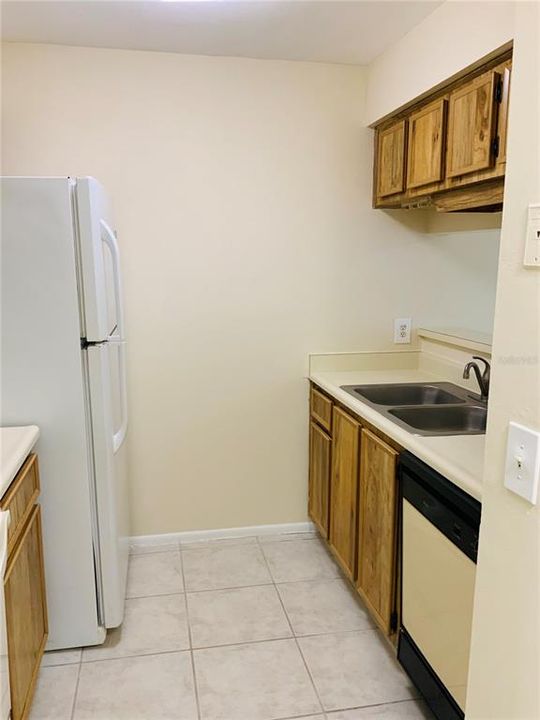 For Rent: $1,600 (2 beds, 2 baths, 912 Square Feet)