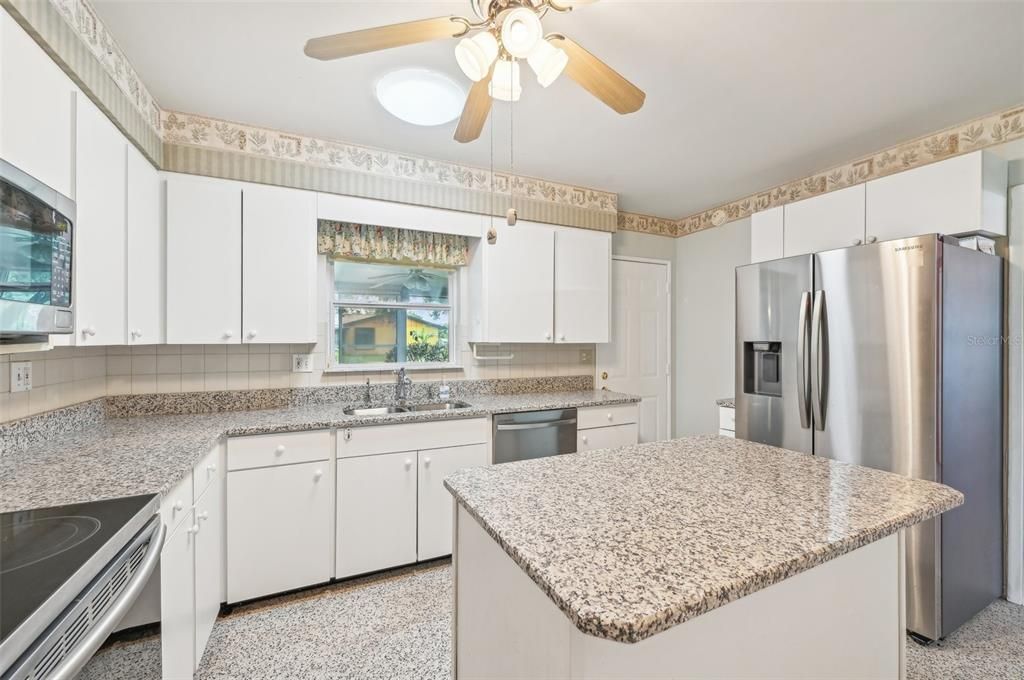 For Sale: $375,000 (3 beds, 2 baths, 1370 Square Feet)