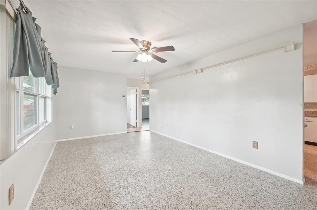 For Sale: $375,000 (3 beds, 2 baths, 1370 Square Feet)