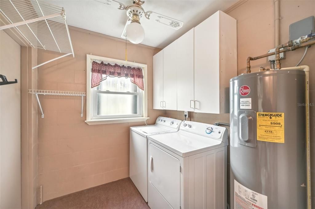 For Sale: $375,000 (3 beds, 2 baths, 1370 Square Feet)