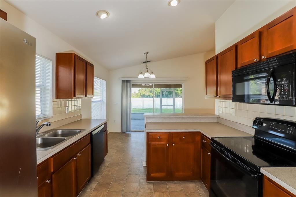 For Sale: $319,900 (3 beds, 2 baths, 1438 Square Feet)