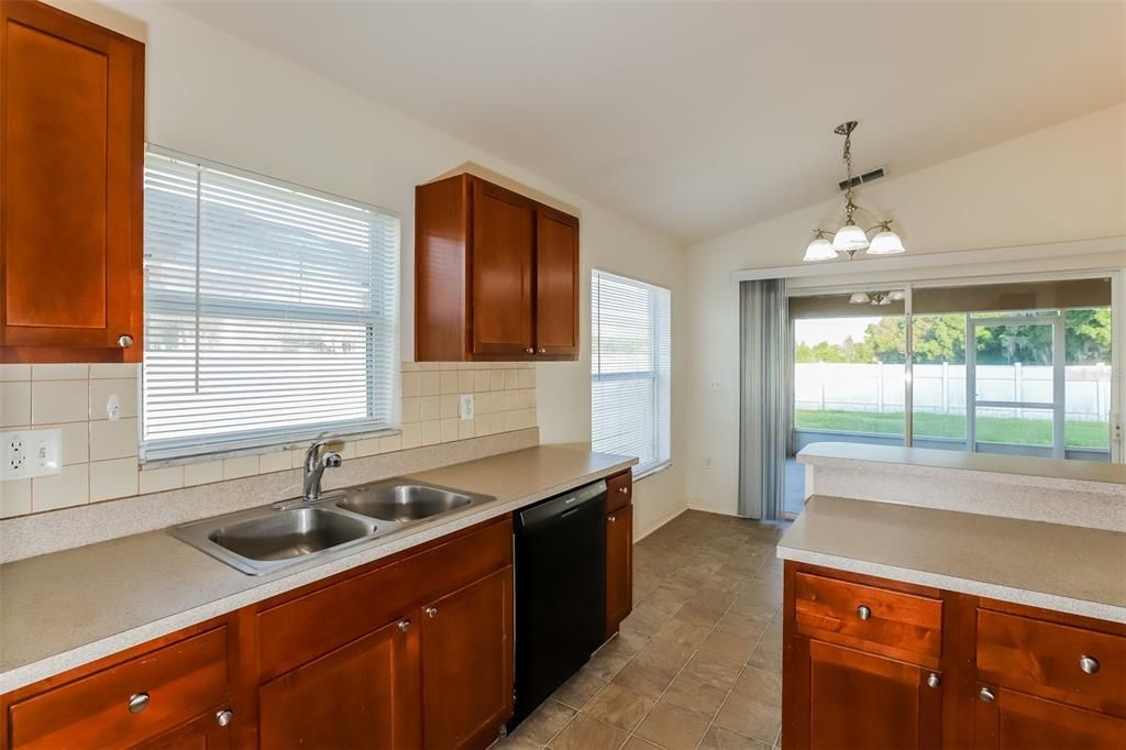 For Sale: $319,900 (3 beds, 2 baths, 1438 Square Feet)