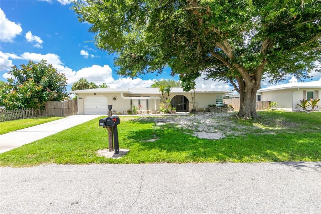 Active With Contract: $325,000 (3 beds, 2 baths, 1677 Square Feet)