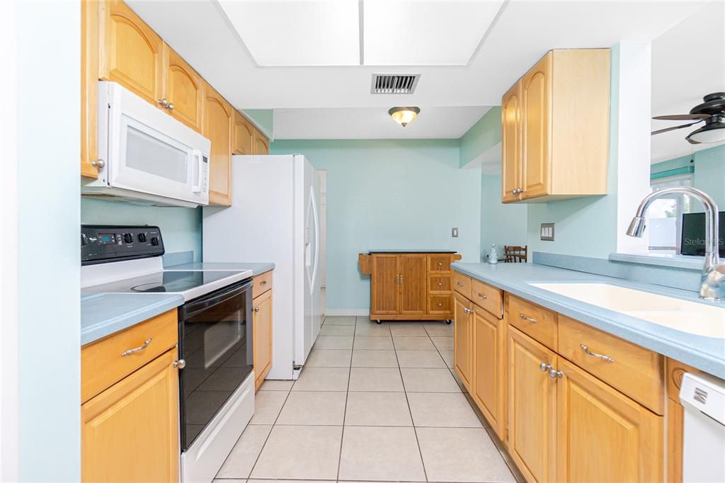 Active With Contract: $325,000 (3 beds, 2 baths, 1677 Square Feet)