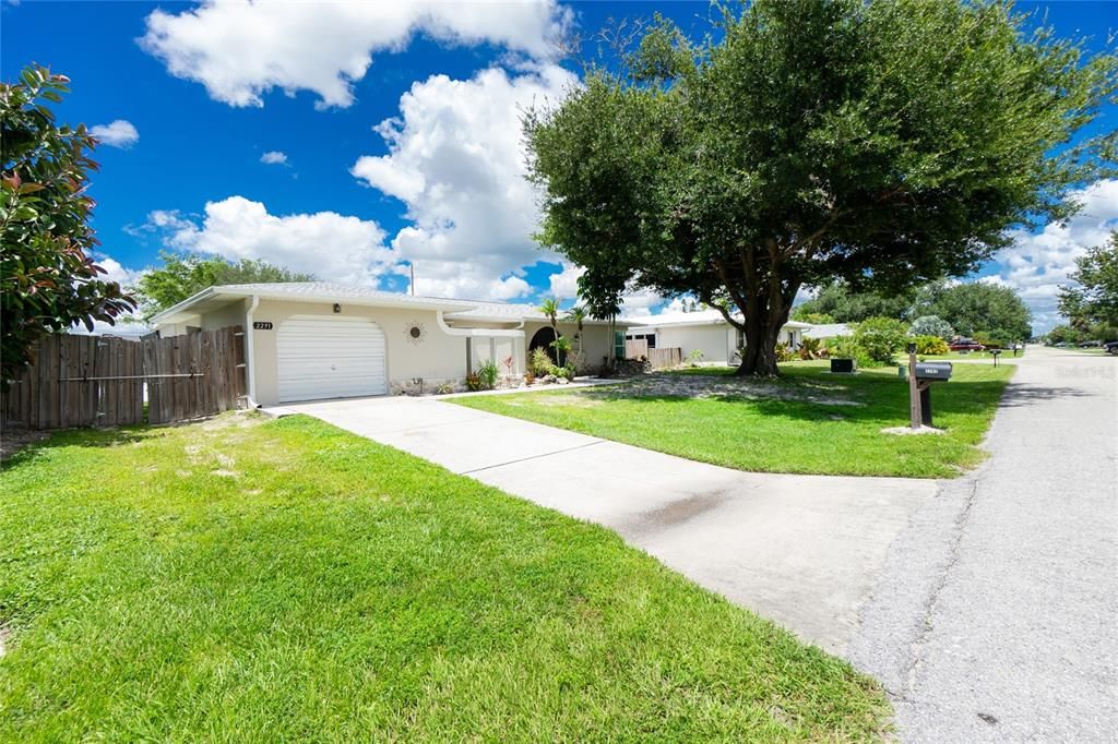 Active With Contract: $325,000 (3 beds, 2 baths, 1677 Square Feet)