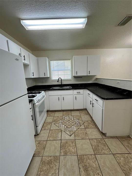 For Rent: $1,500 (4 beds, 2 baths, 1142 Square Feet)