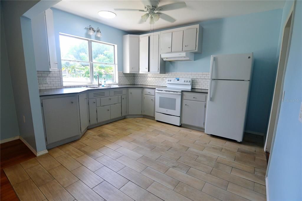 For Sale: $289,900 (3 beds, 2 baths, 1475 Square Feet)