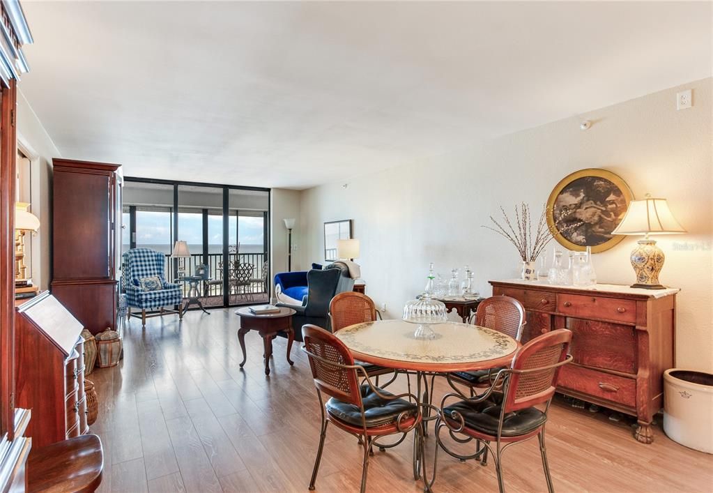 For Sale: $825,000 (2 beds, 2 baths, 1100 Square Feet)