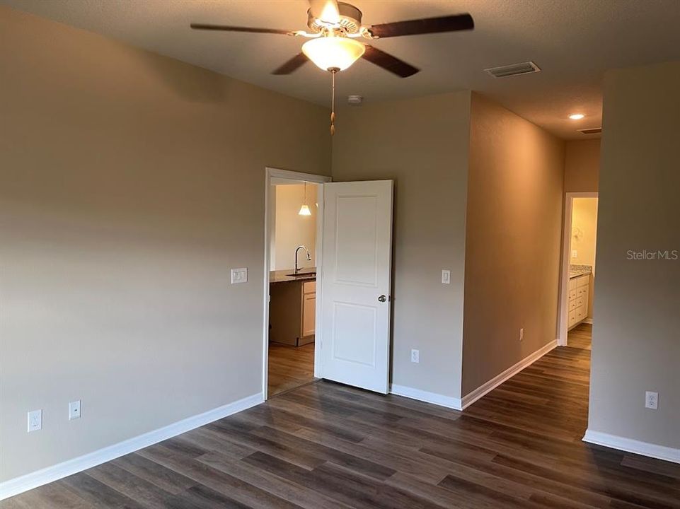 For Rent: $2,200 (3 beds, 2 baths, 1548 Square Feet)