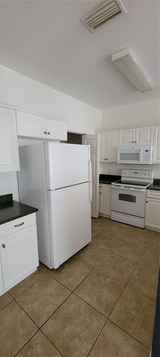 For Rent: $1,600 (2 beds, 0 baths, 1528 Square Feet)